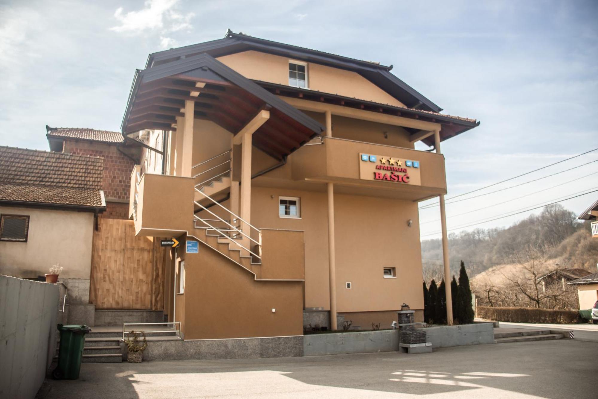 Apartments Basic Visoko Exteriör bild