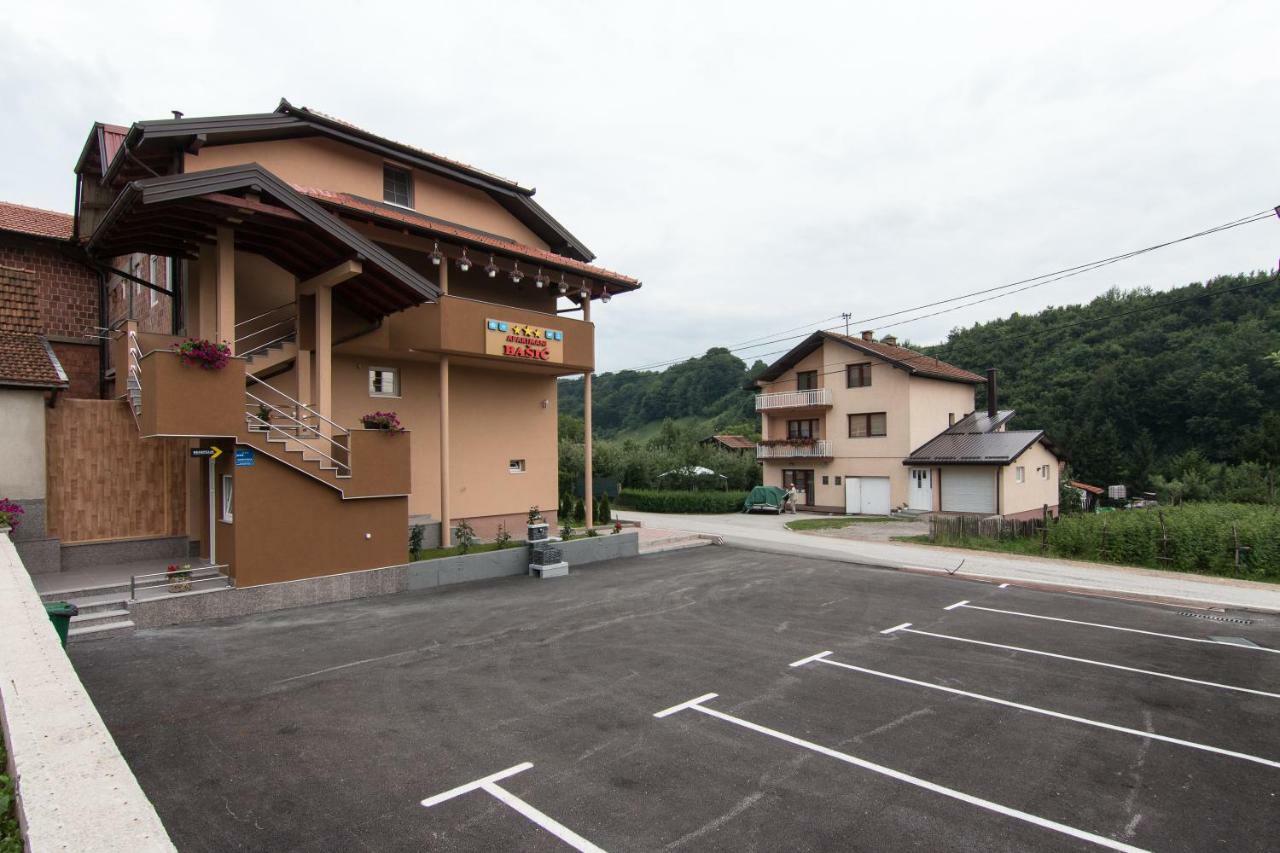 Apartments Basic Visoko Exteriör bild